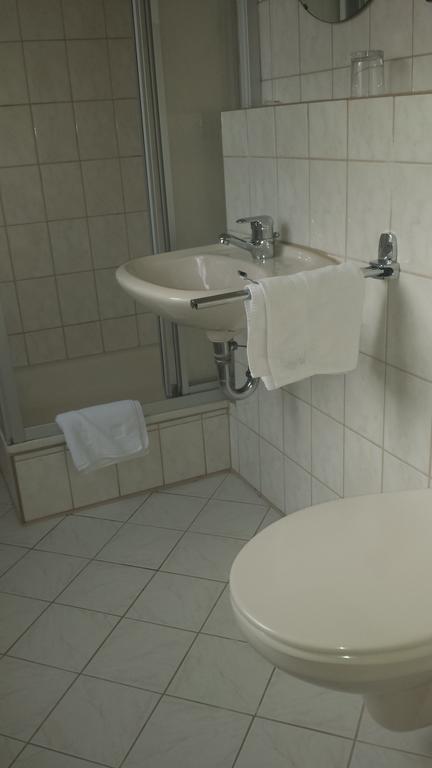 Hotel Restaurant Platamon Feuchtwangen Pokoj fotografie