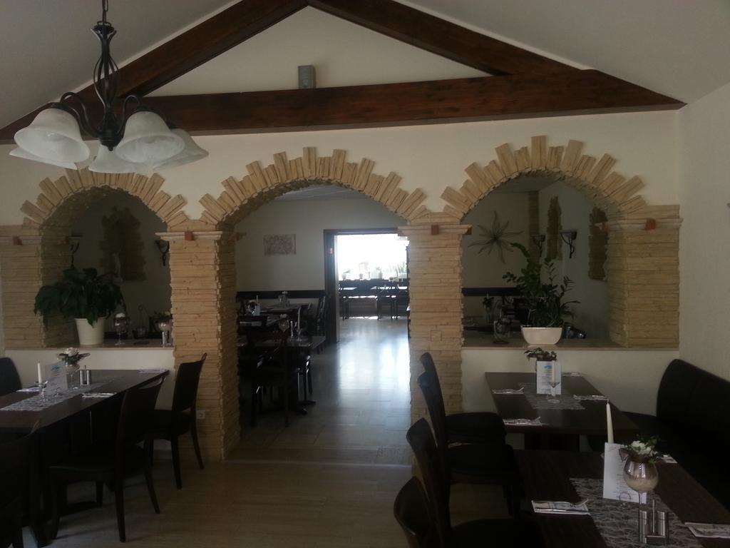 Hotel Restaurant Platamon Feuchtwangen Exteriér fotografie
